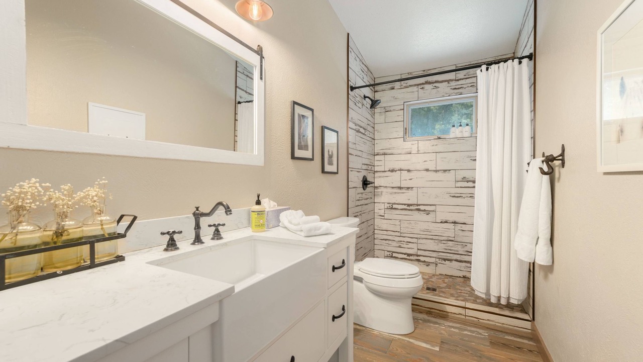 Photo of Bathroom in Pine