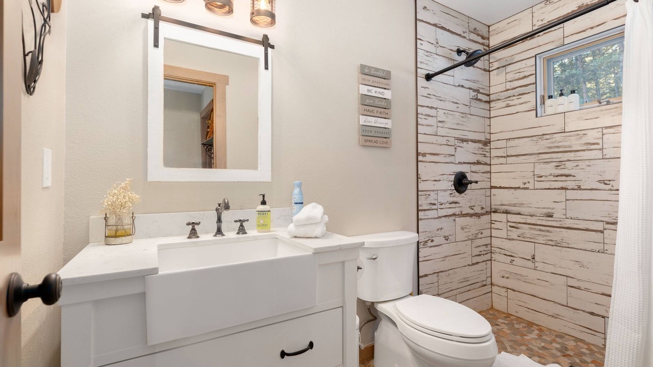 Photo of Bathroom in Pine