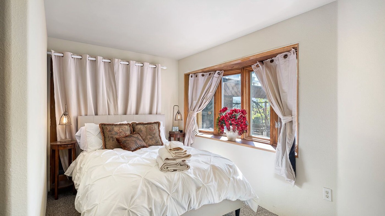 Photo of Bedroom in Idaho Springs