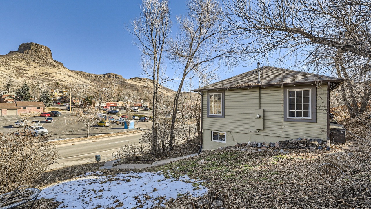 Photo of Outdoor in Golden