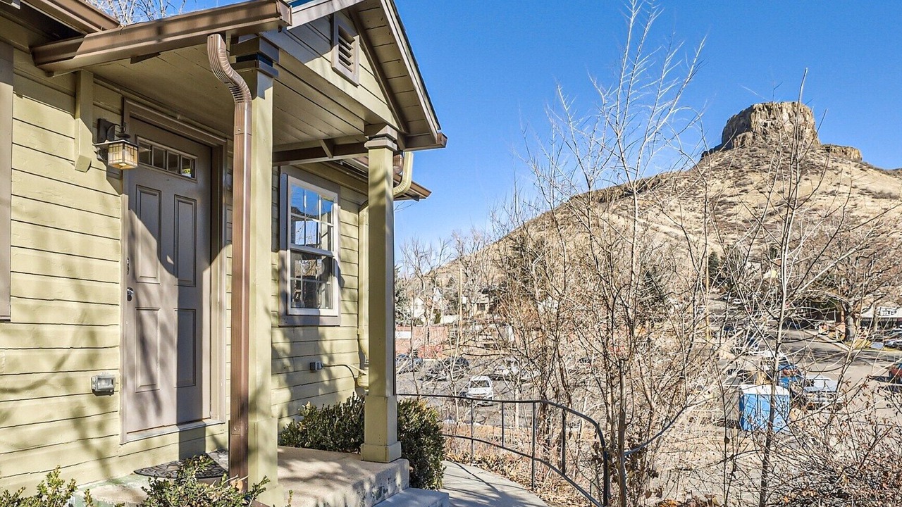 Photo of Outdoor in Golden