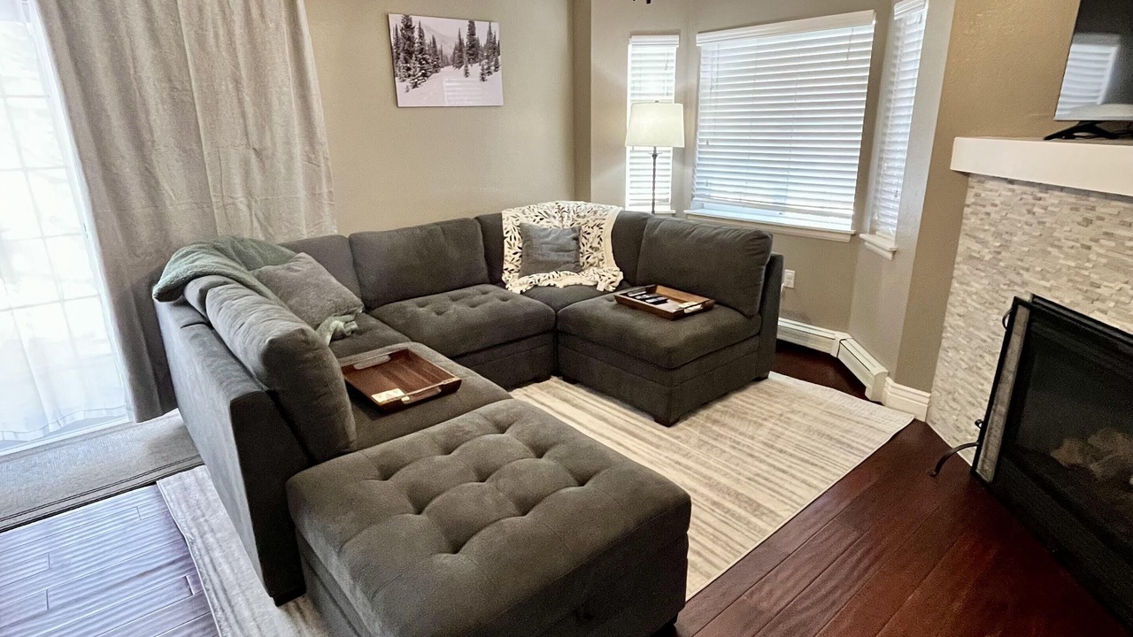 Photo of Livingroom in Edwards