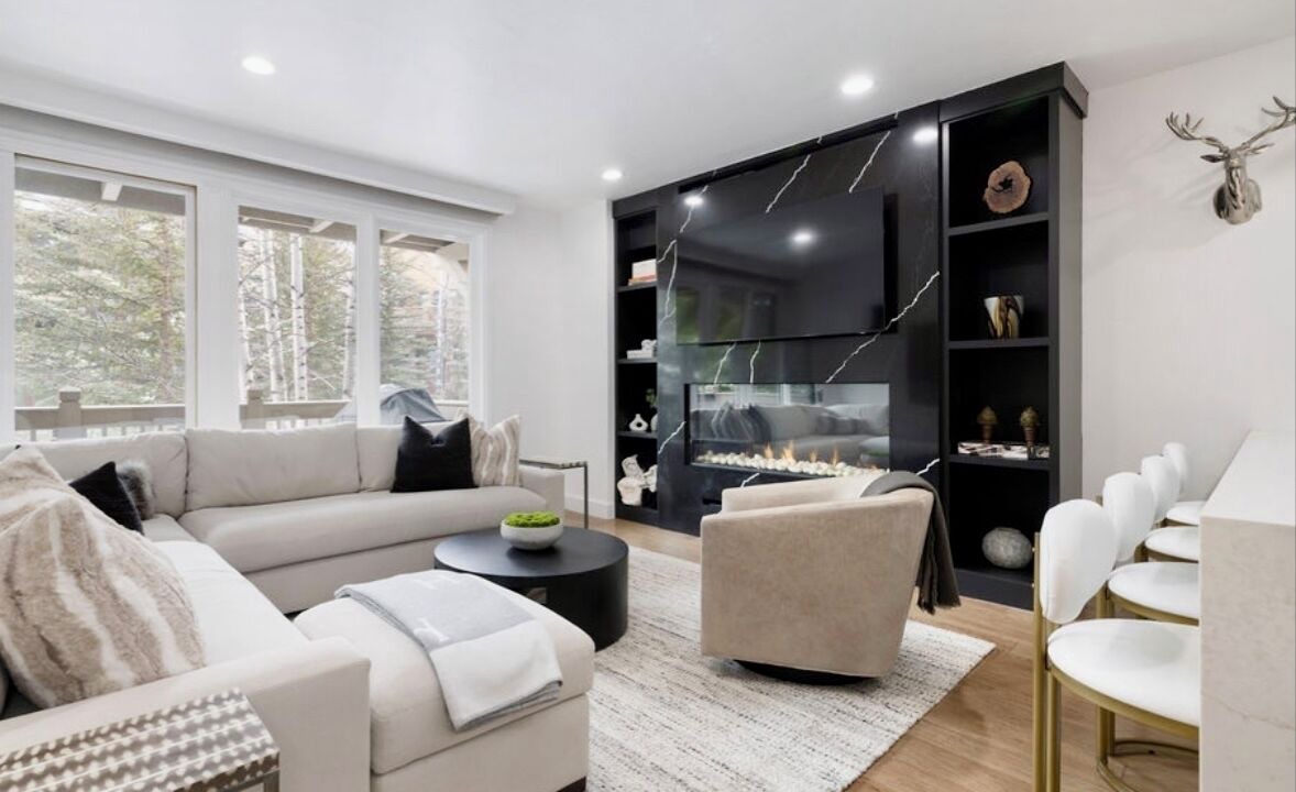 Photo of Livingroom in Edwards
