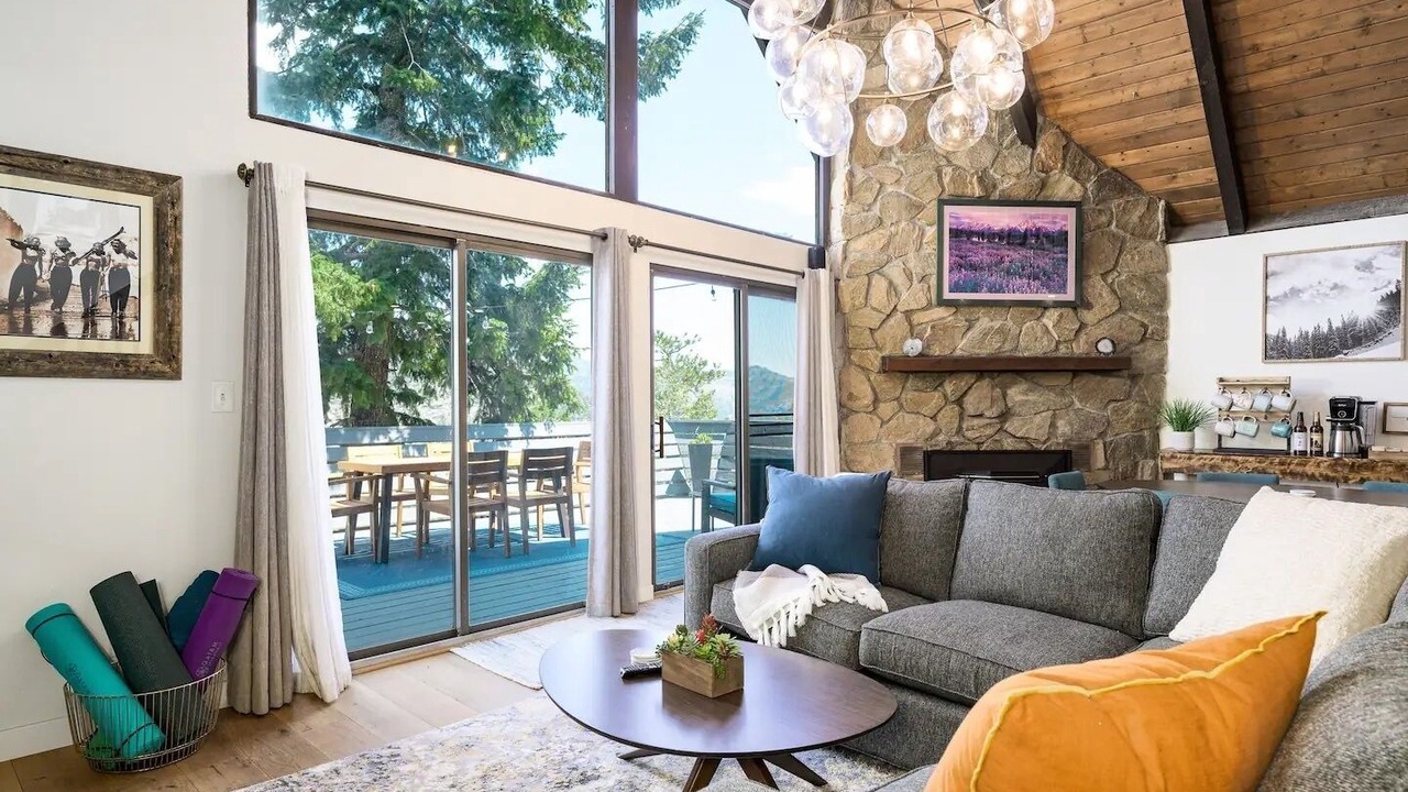 Photo of Livingroom in Evergreen