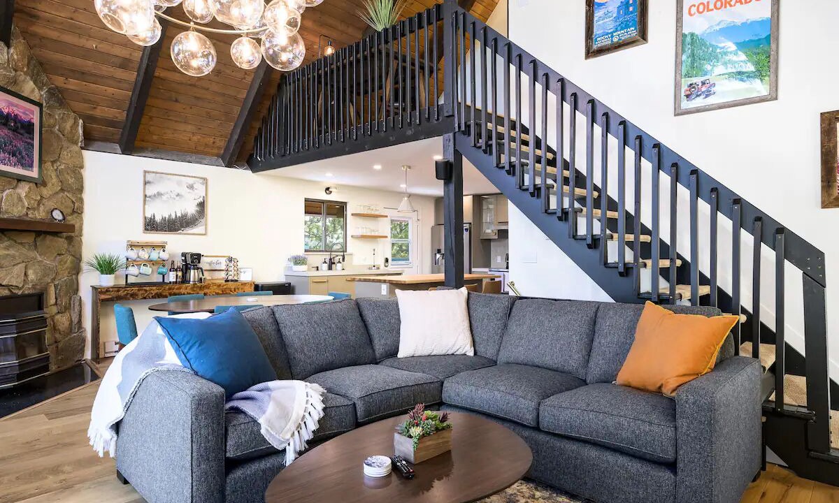 Photo of Livingroom in Evergreen