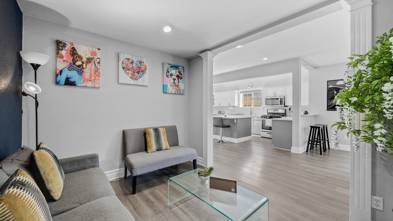 Photo of Livingroom in Athmar Park