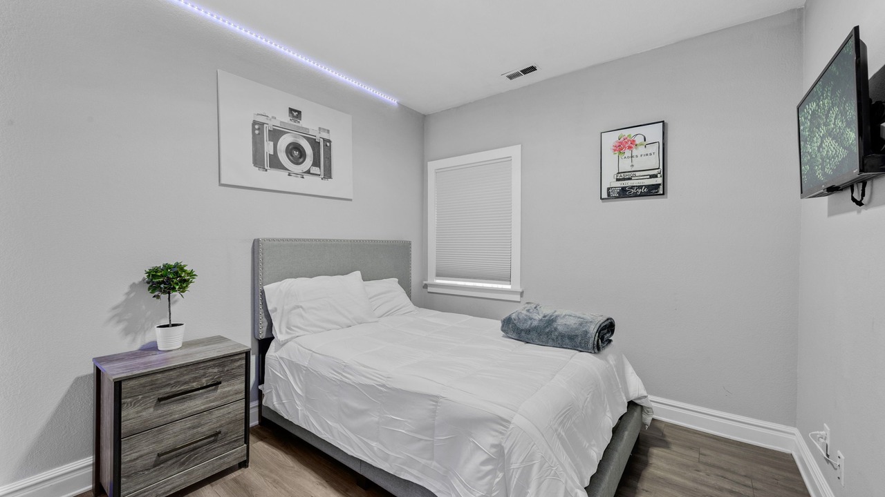 Photo of Bedroom in Athmar Park
