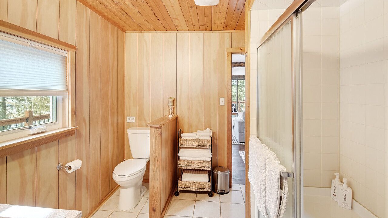 Photo of Bathroom in Pine