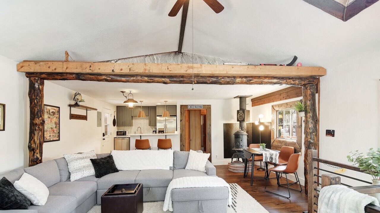 Photo of Livingroom in Pine