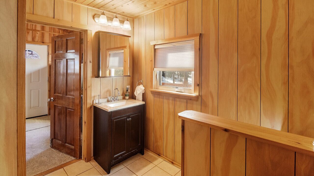 Photo of Bathroom in Pine