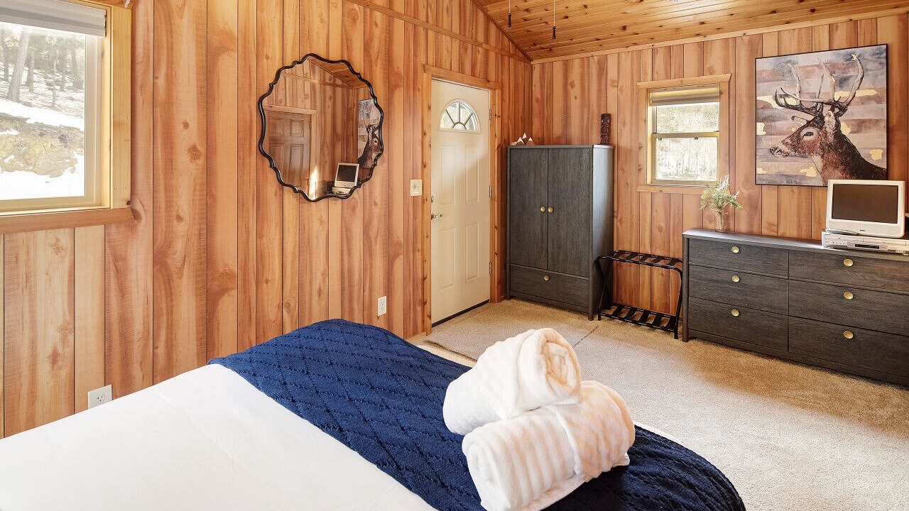 Photo of Bedroom in Pine