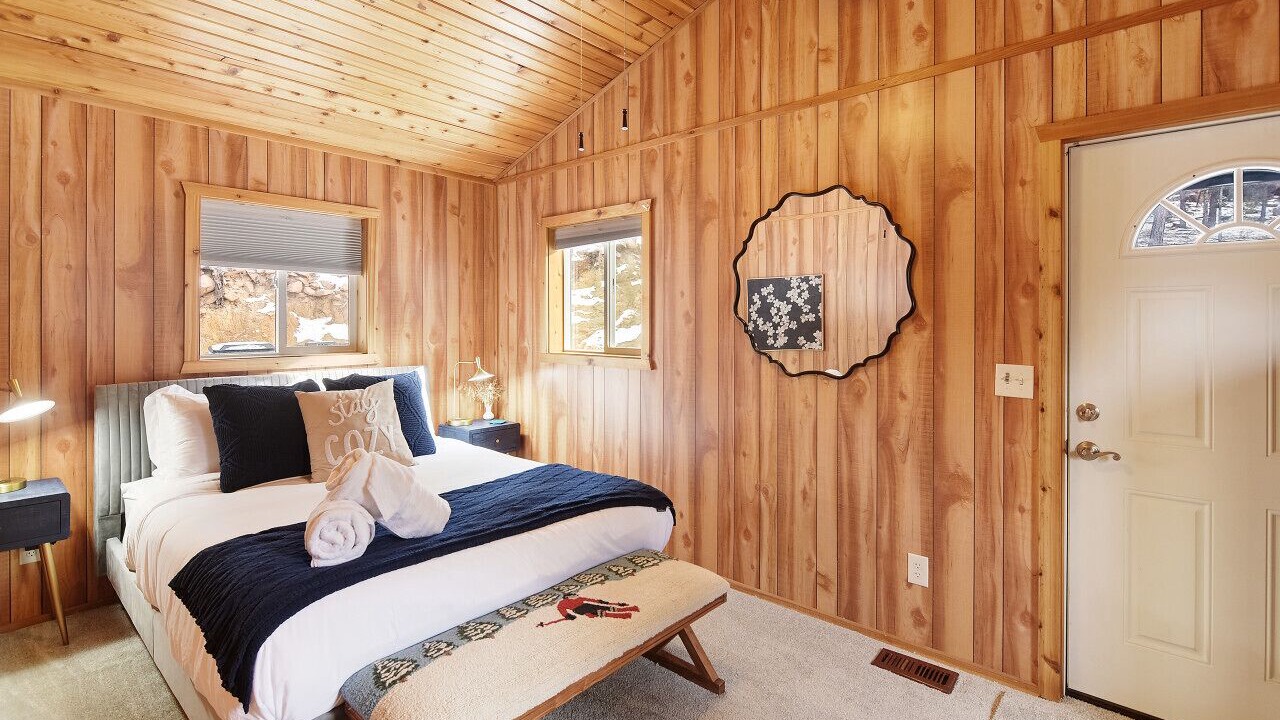 Photo of Bedroom in Pine