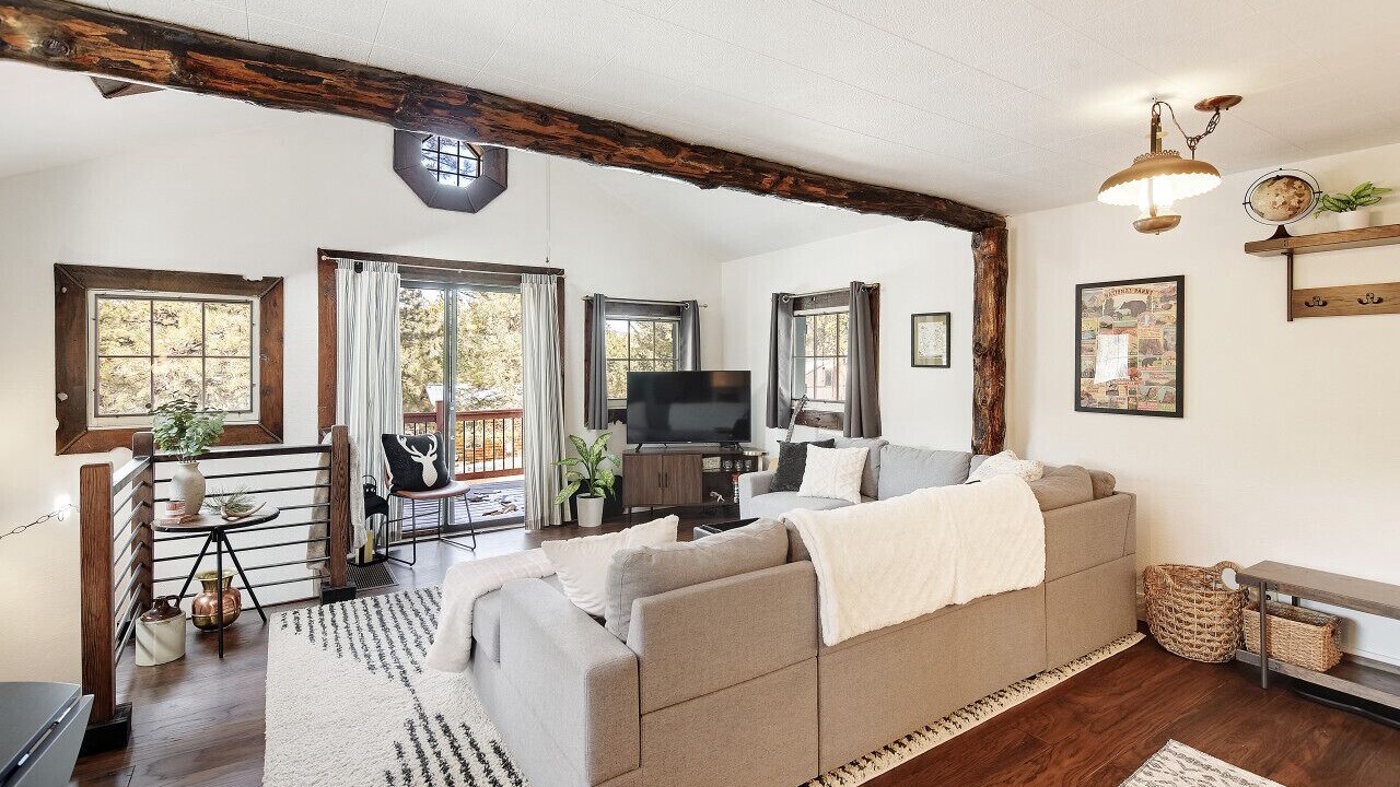 Photo of Livingroom in Pine