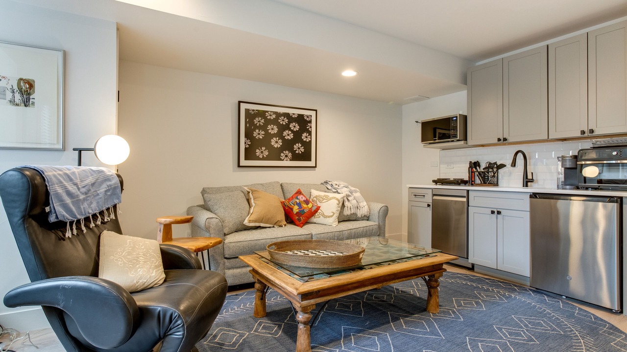 Photo of Livingroom in Jefferson Park