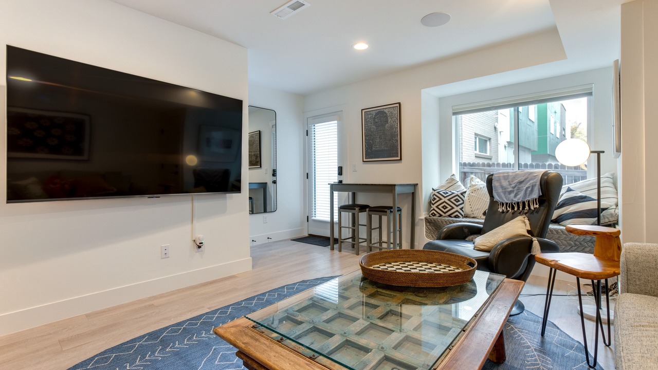 Photo of Livingroom in Jefferson Park