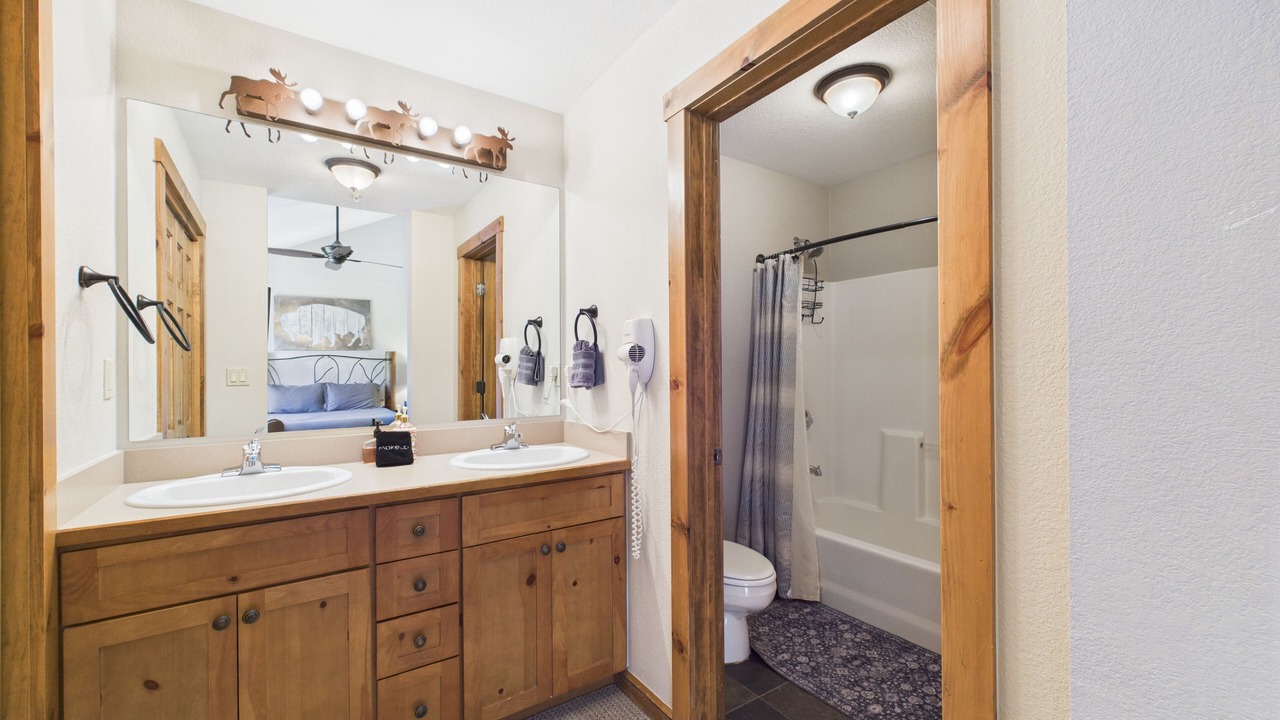 Photo of Bathroom in Lakeside Village