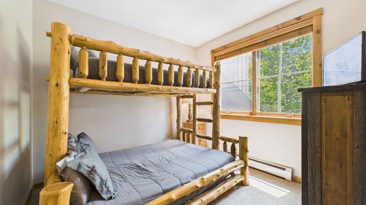 Photo of Bedroom in Lakeside Village