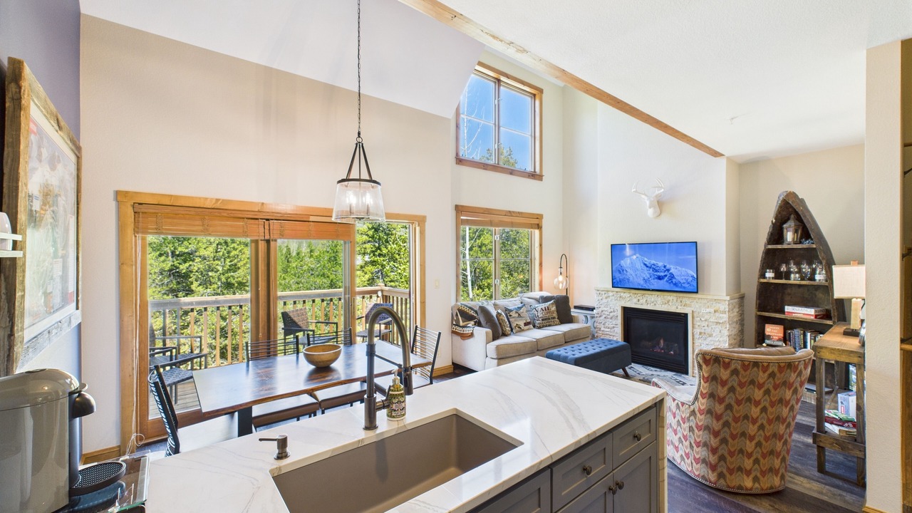 Photo of Livingroom in Lakeside Village