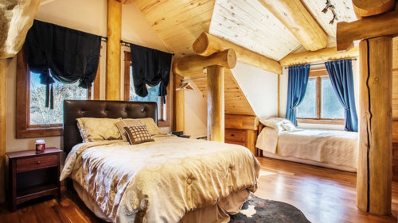 Photo of Bedroom in South Fork