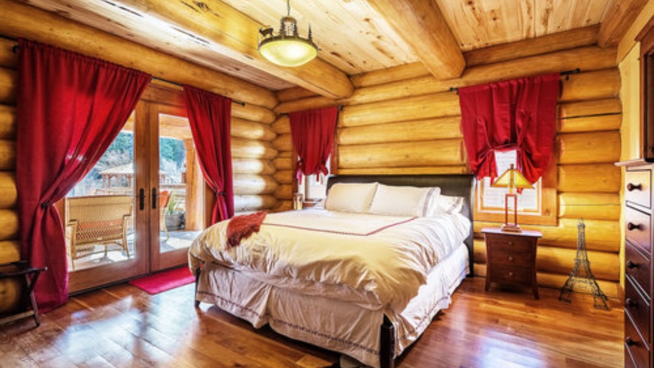 Photo of Bedroom in South Fork
