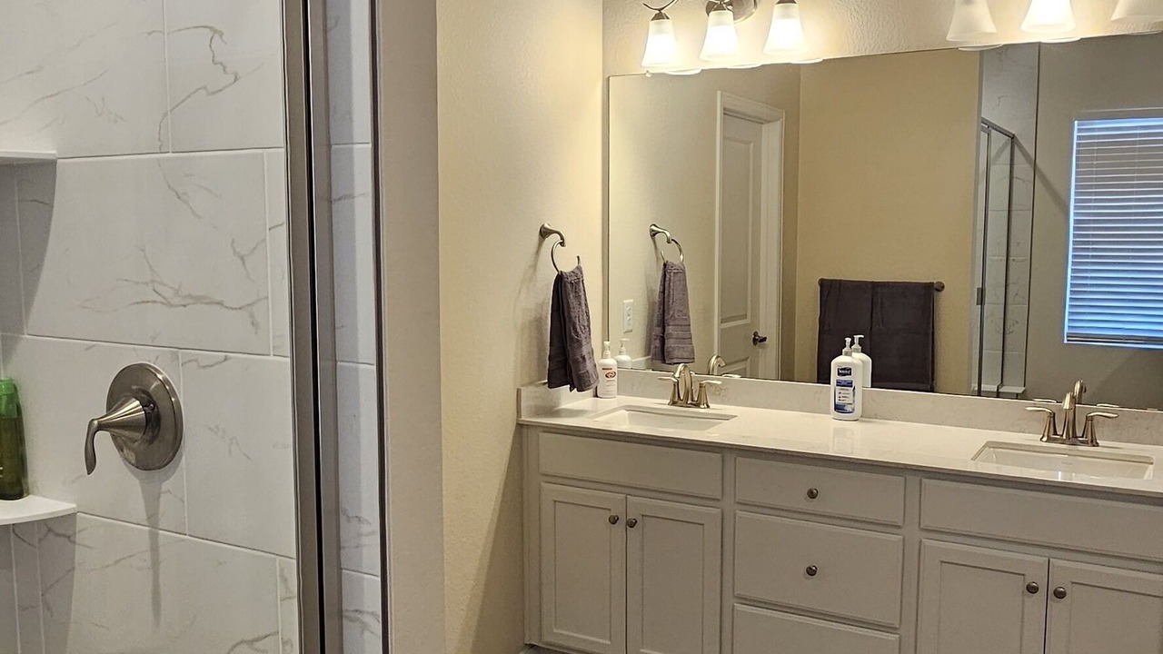 Photo of Bathroom in Dupont