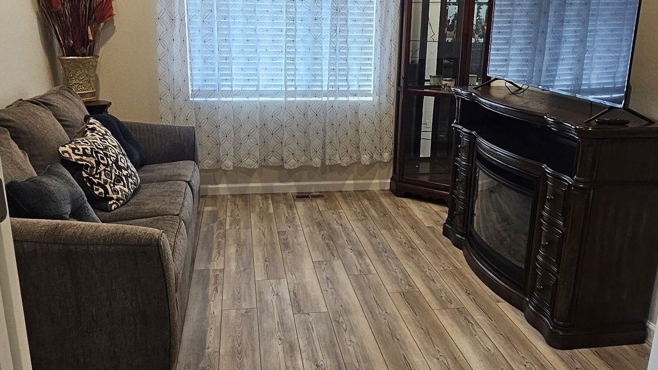 Photo of Livingroom in Dupont