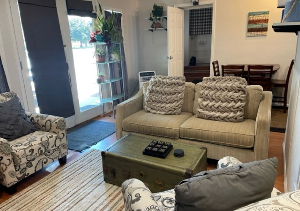 Photo of Livingroom in South College Heights