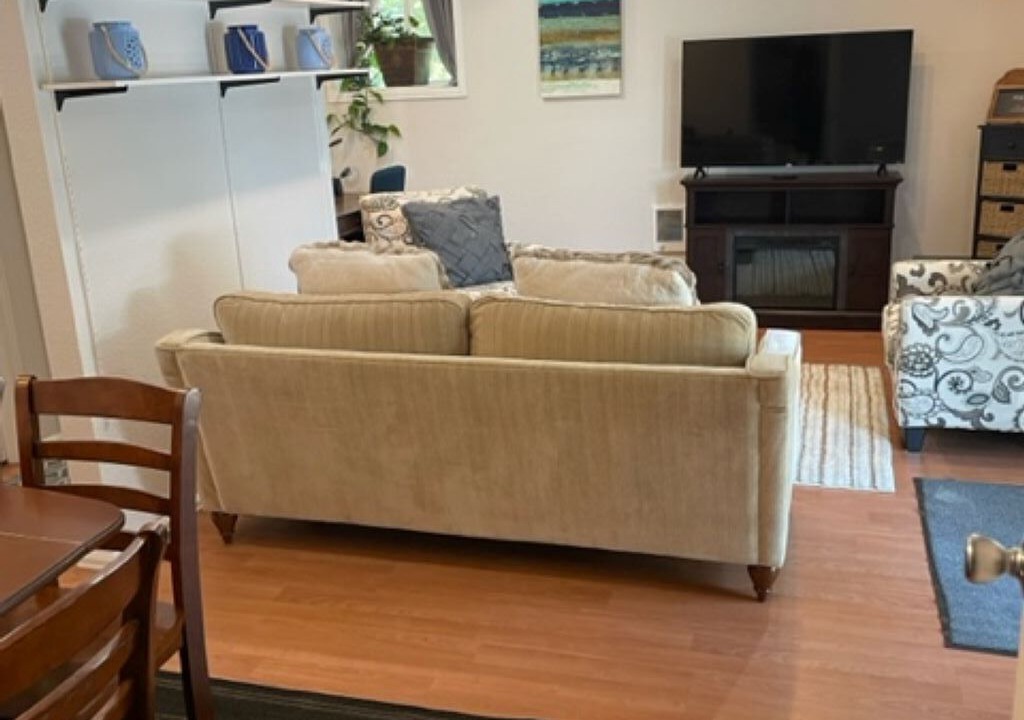 Photo of Livingroom in South College Heights