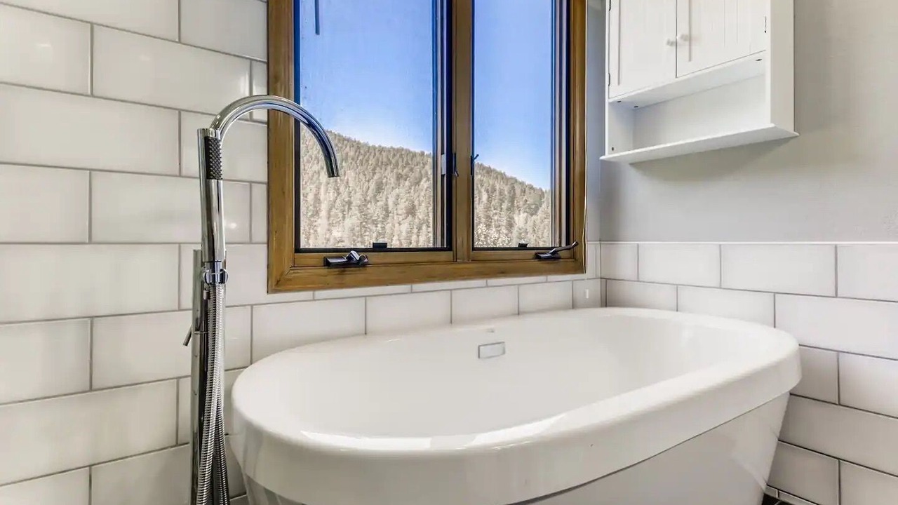 Photo of Bathroom in Pleasant Park Corridor