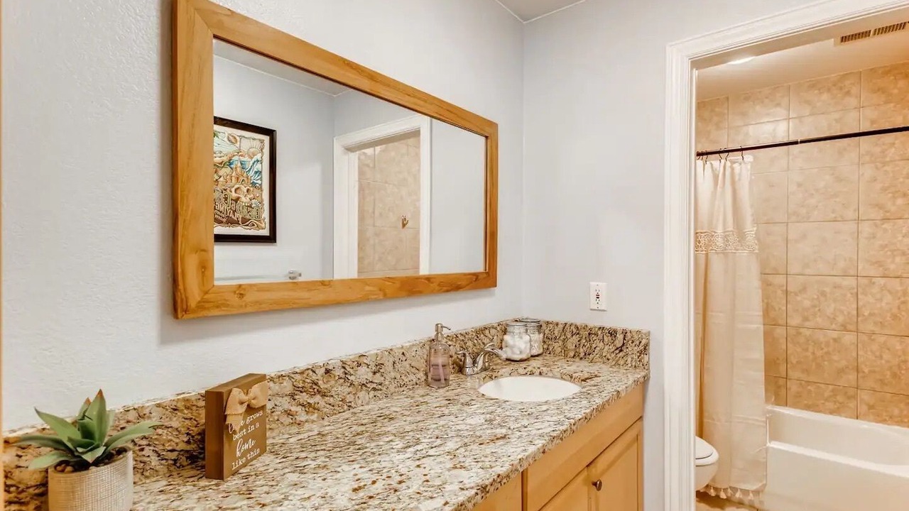 Photo of Bathroom in Pleasant Park Corridor