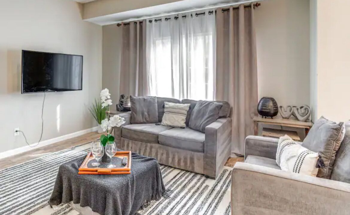Photo of Livingroom in Aurora