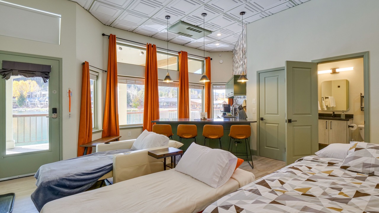 Photo of Bedroom in Lakeside Village