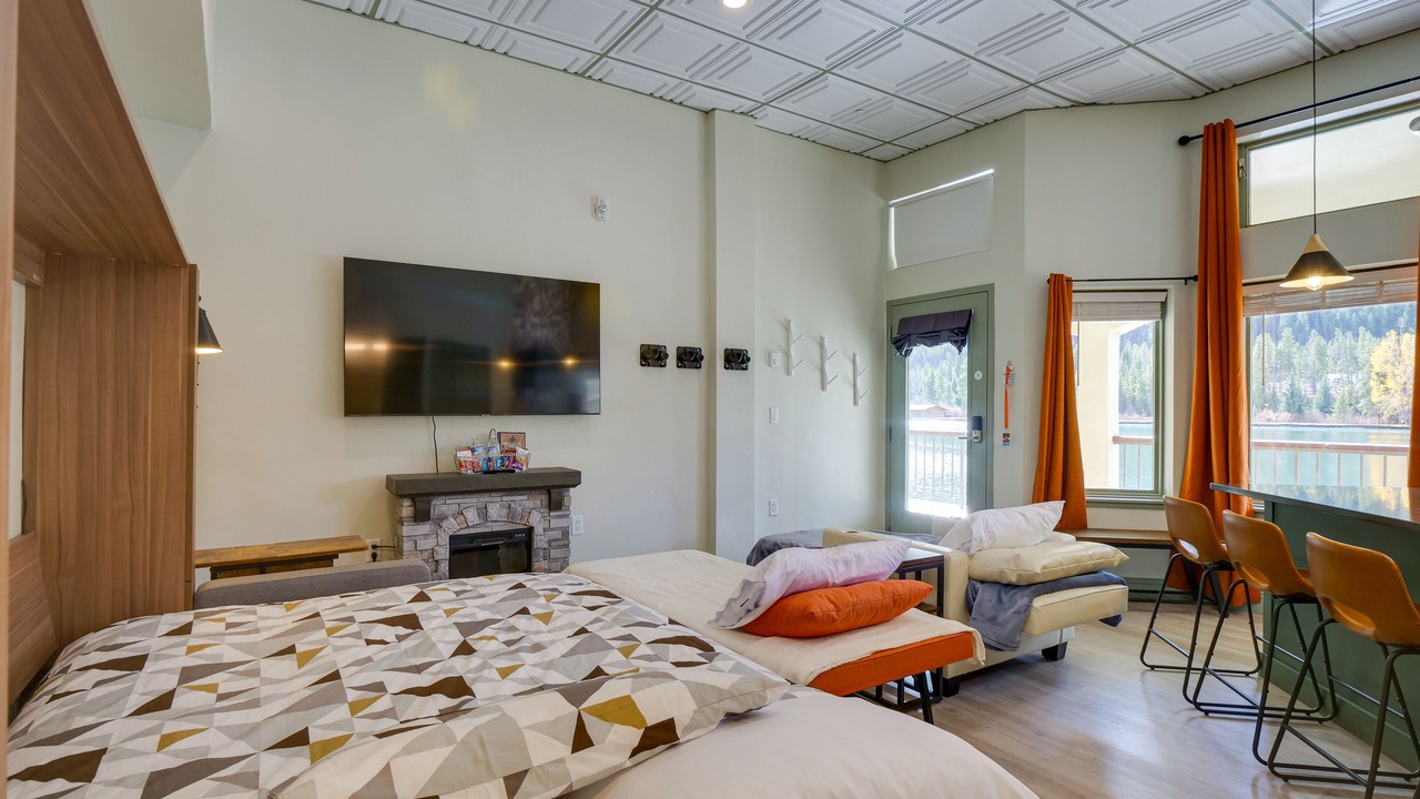 Photo of Bedroom in Lakeside Village