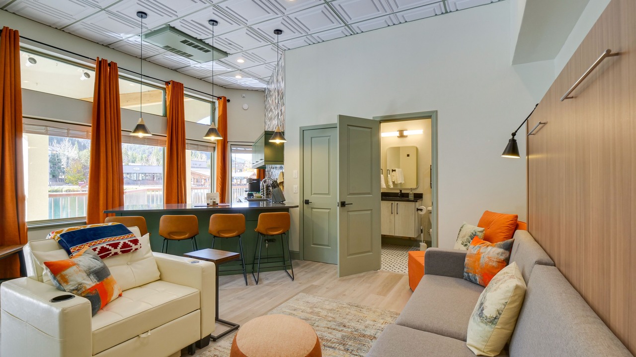 Photo of Livingroom in Lakeside Village