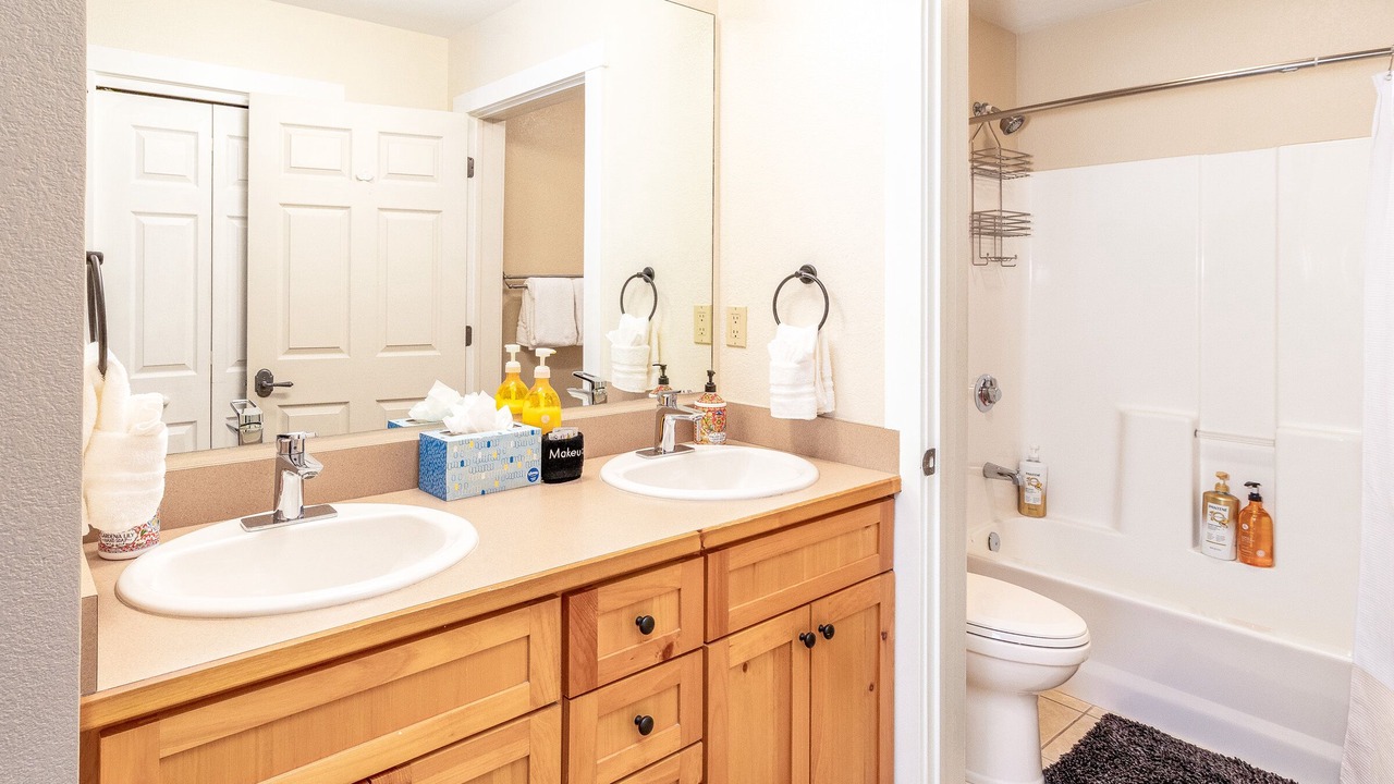 Photo of Bathroom in Lakeside Village