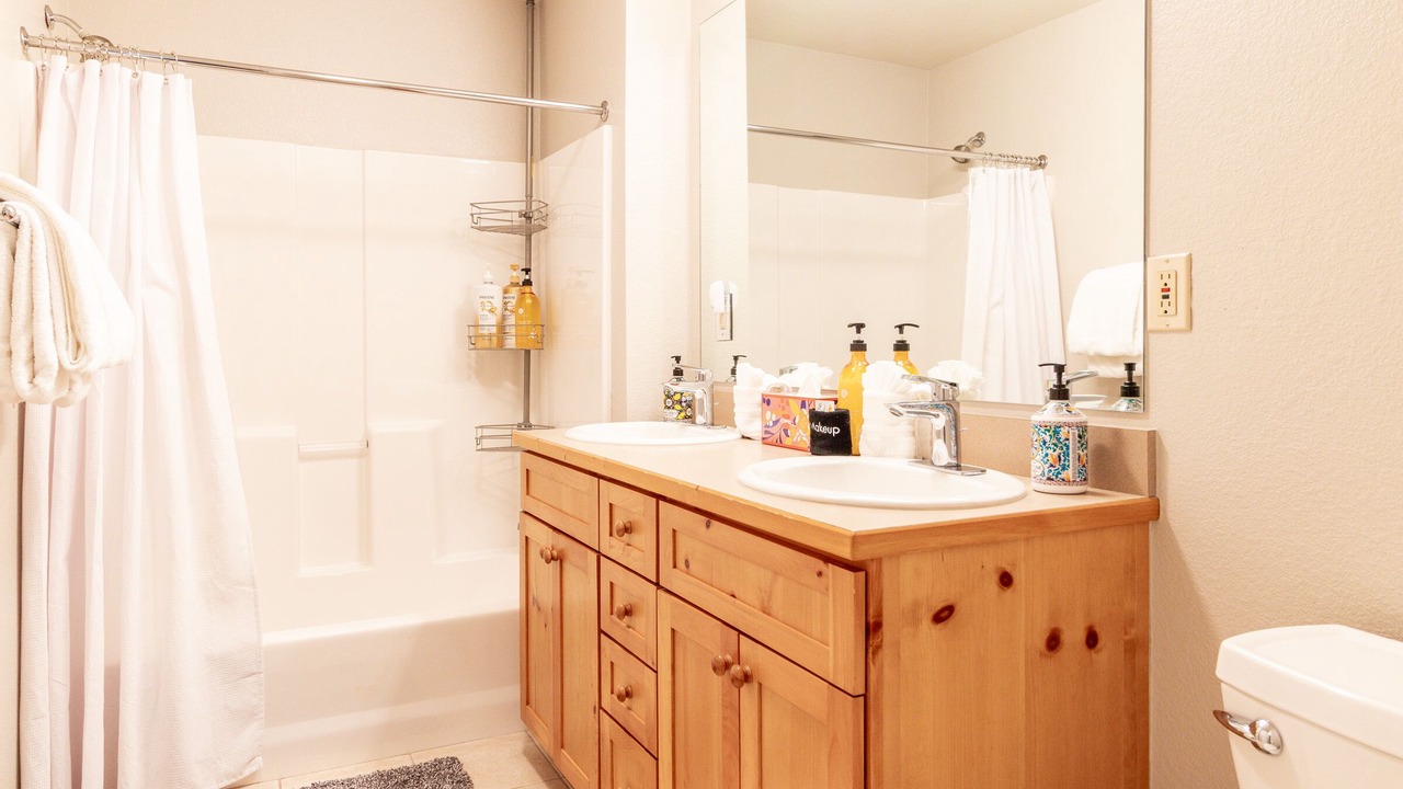 Photo of Bathroom in Lakeside Village