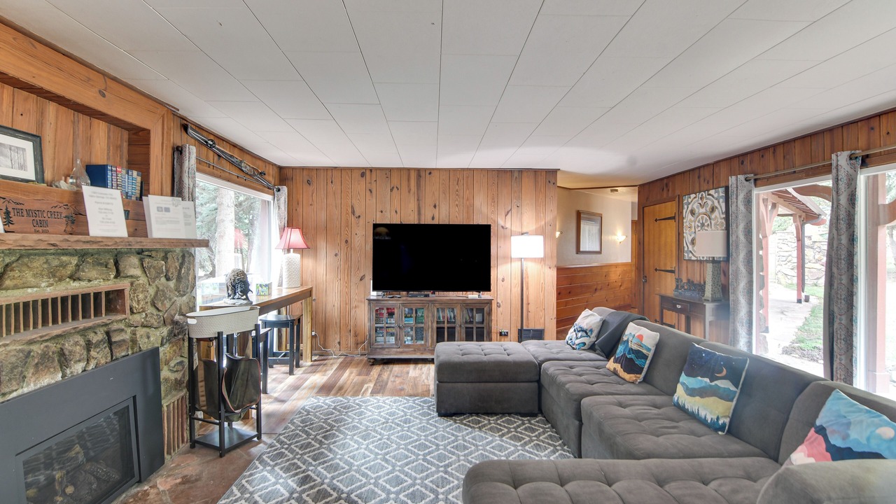 Photo of Bedroom in Idaho Springs