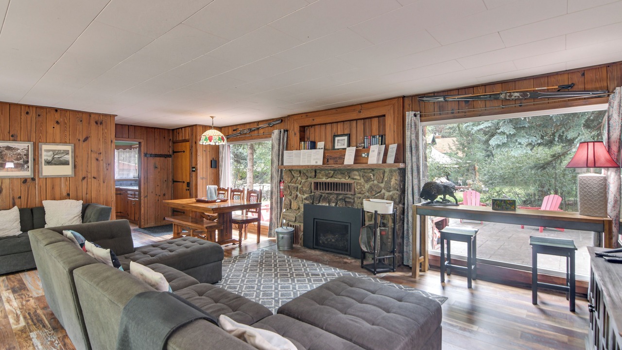 Photo of Livingroom in Idaho Springs
