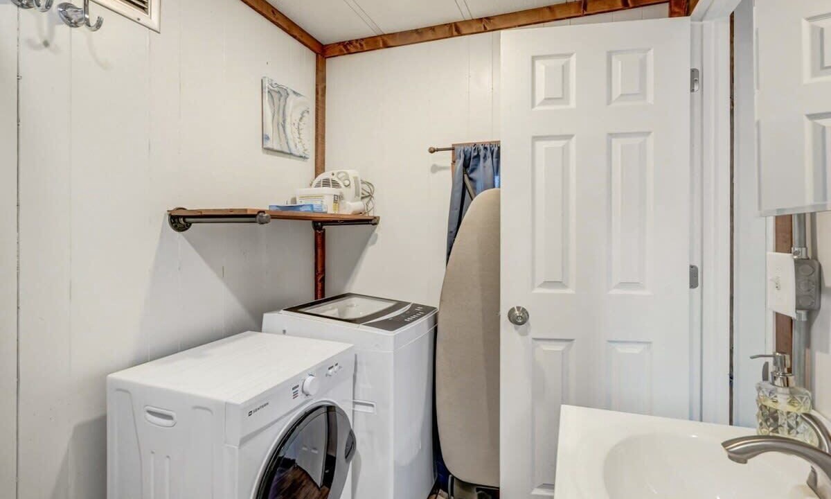 Photo of Bathroom in Larkspur