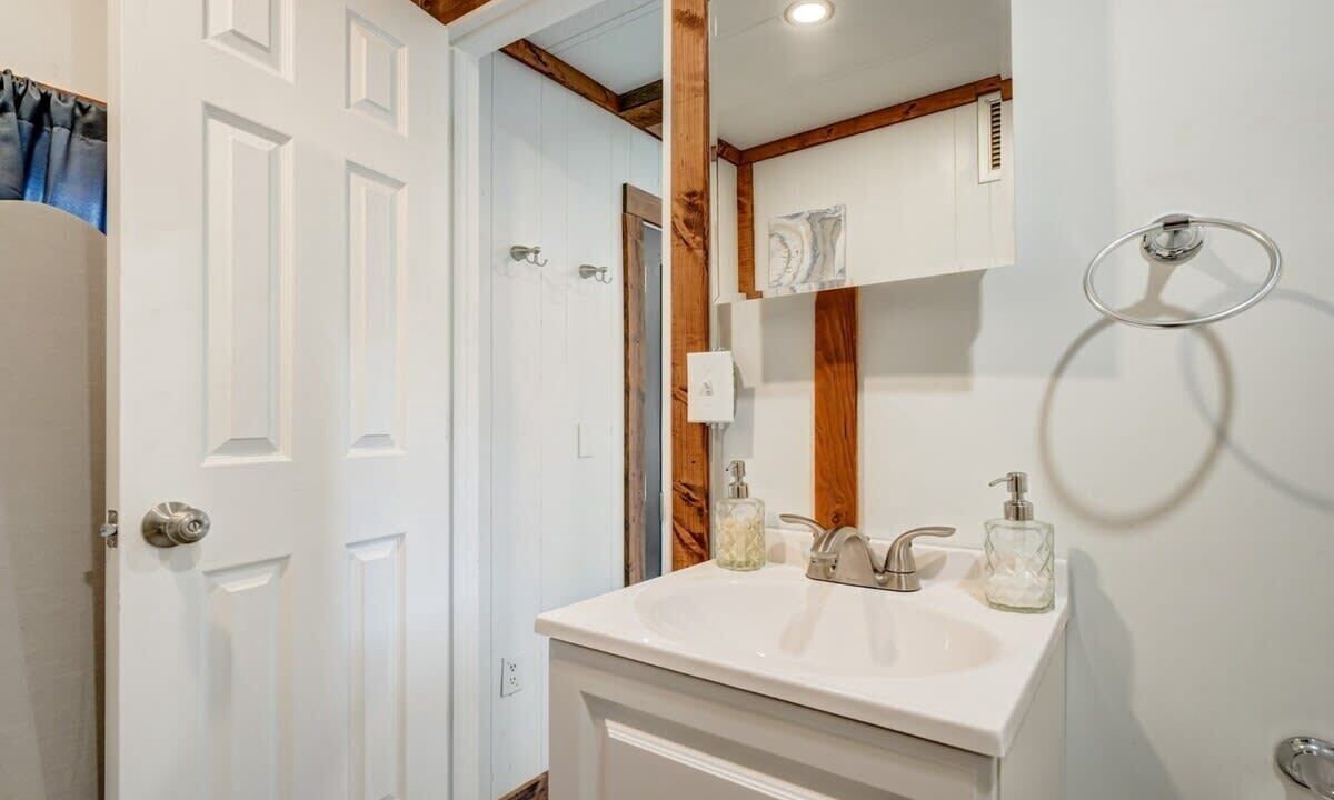 Photo of Bathroom in Larkspur
