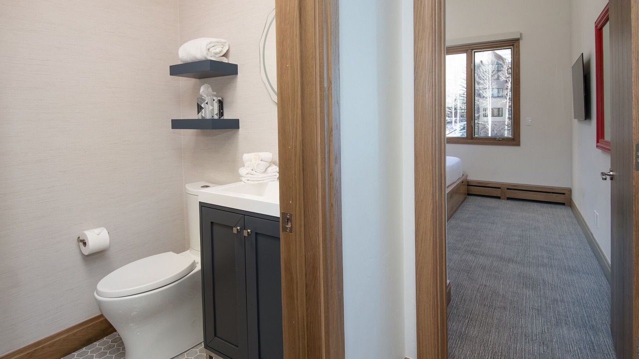 Photo of Bathroom in Highlands Townhomes