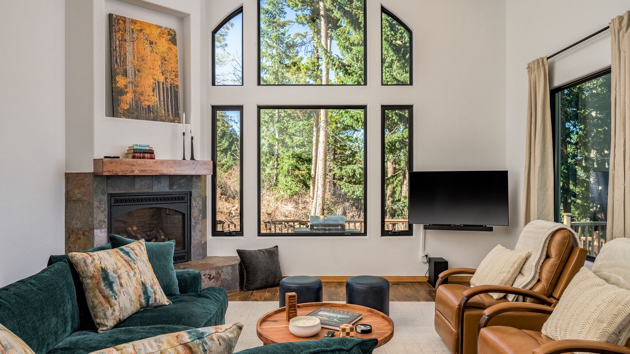 Photo of Livingroom in Evergreen