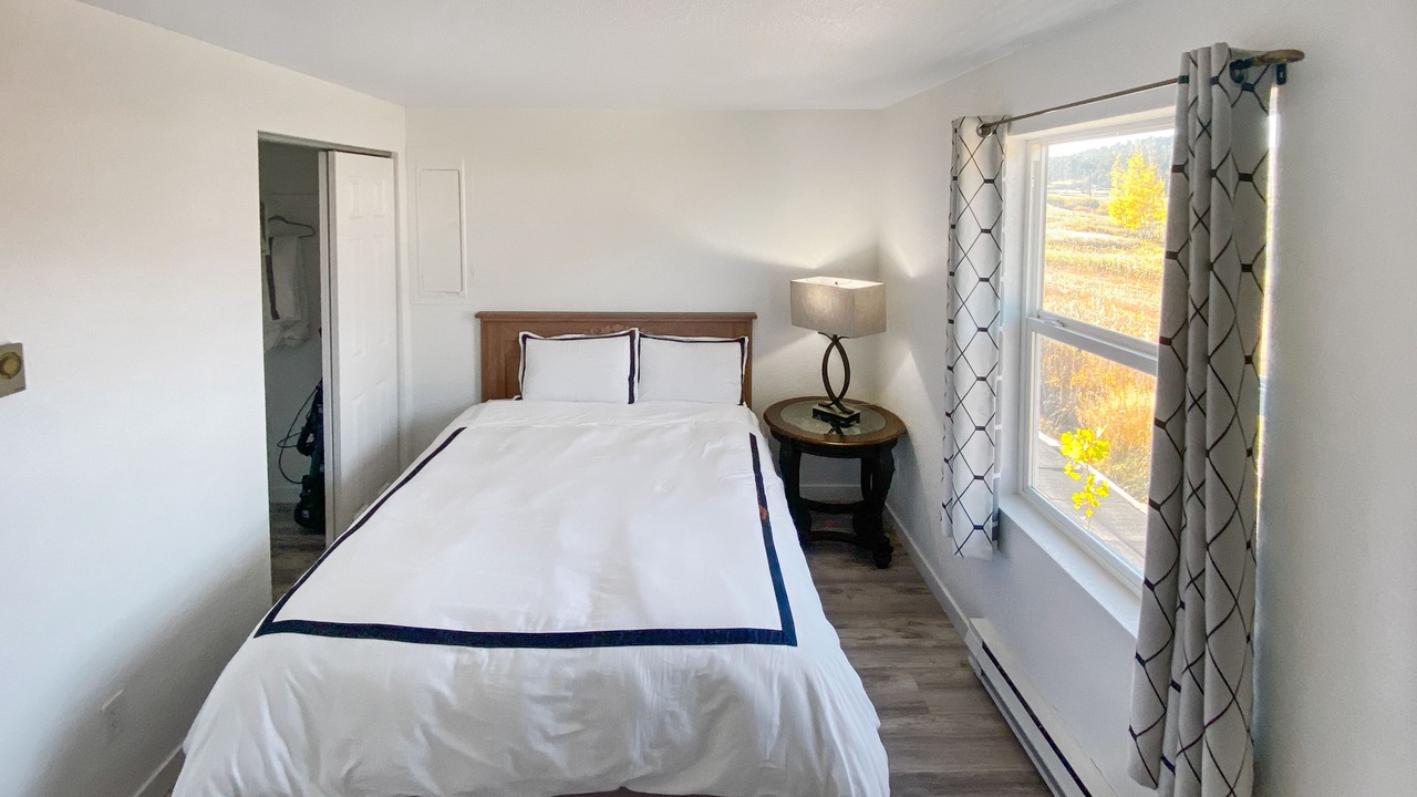 Photo of Bedroom in Aspen Park