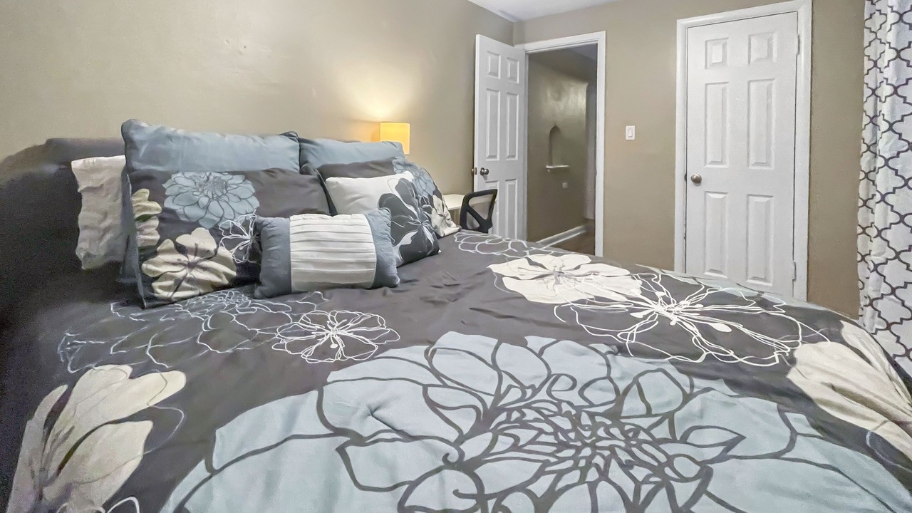 Photo of Bedroom in Englewood