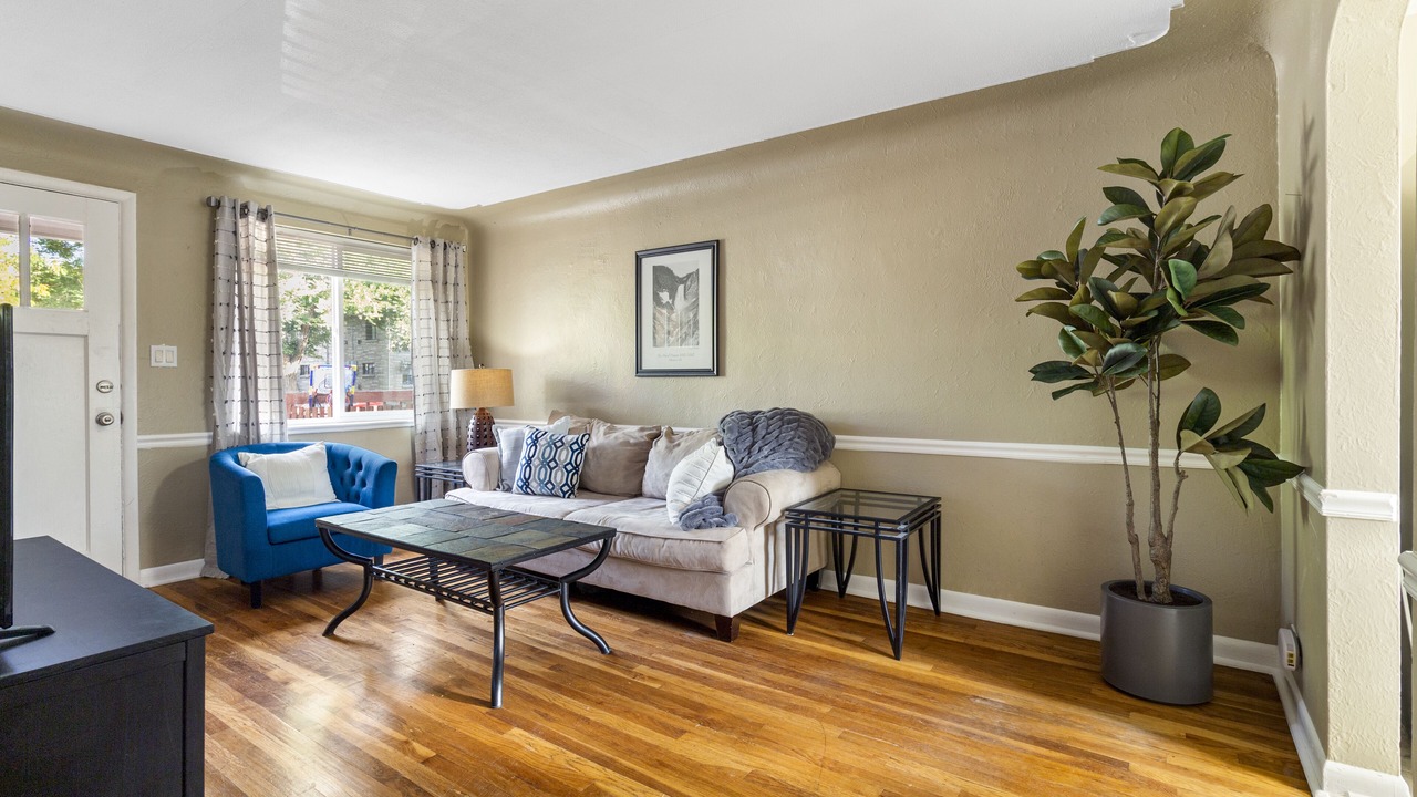 Photo of Livingroom in Englewood