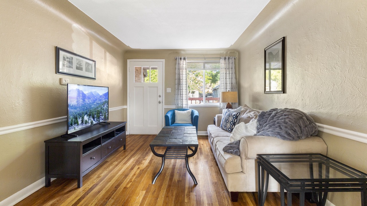 Photo of Livingroom in Englewood