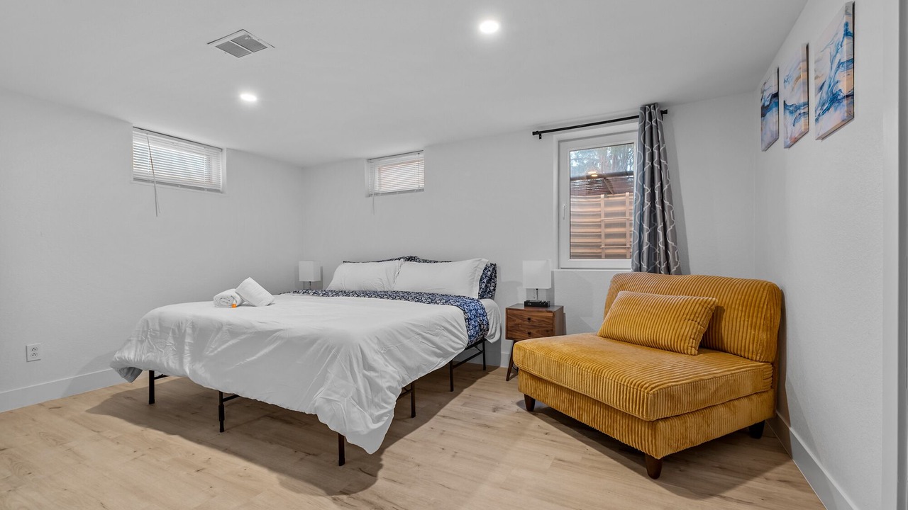Photo of Bedroom in Mid-Lakewood