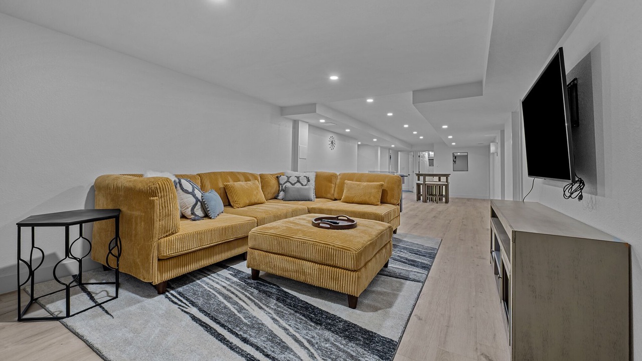 Photo of Bedroom in Mid-Lakewood