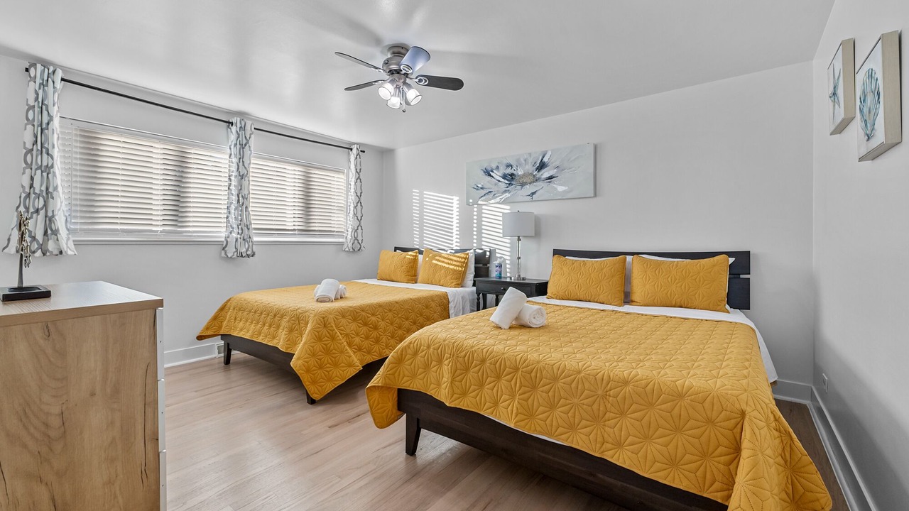 Photo of Bedroom in Mid-Lakewood