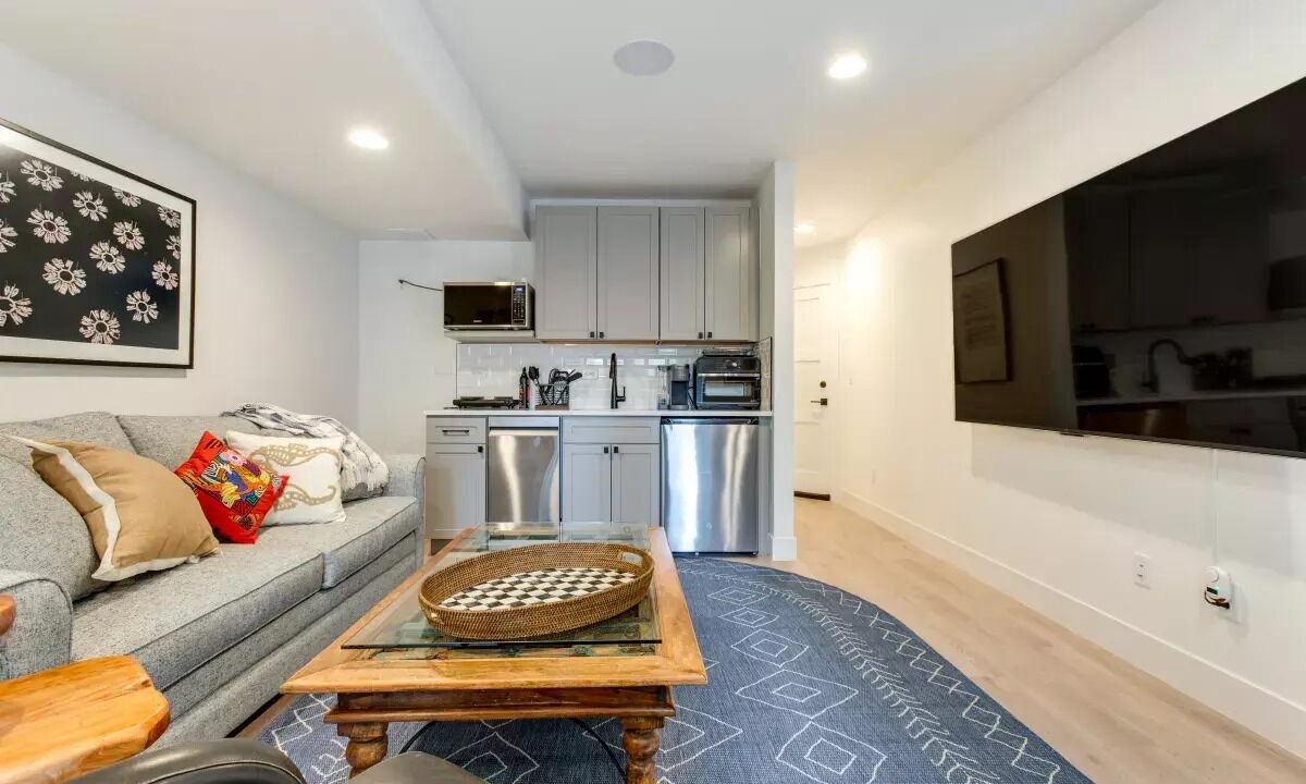 Photo of Livingroom in Sloan Lake